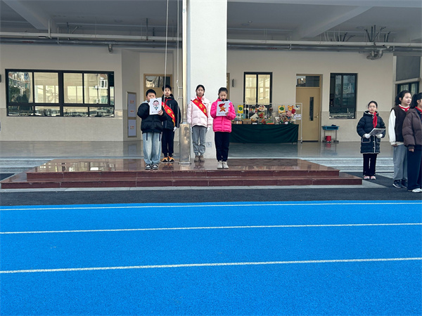 B5D274240E35A69D3A85F8C5EEE4311A.jpg B5D274240E35A69D3A85F8C5EEE4311A.jpg